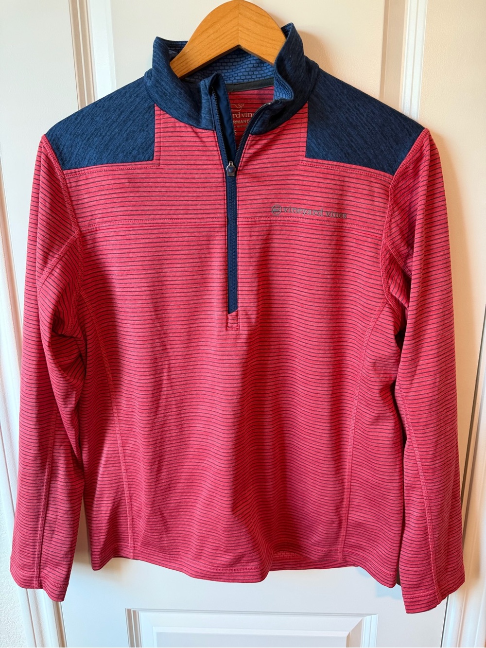 ⚡️Vineyard Vines Sankaty Performance Quarter-Zip in Coral with Navy Trim - Picture 2 of 5